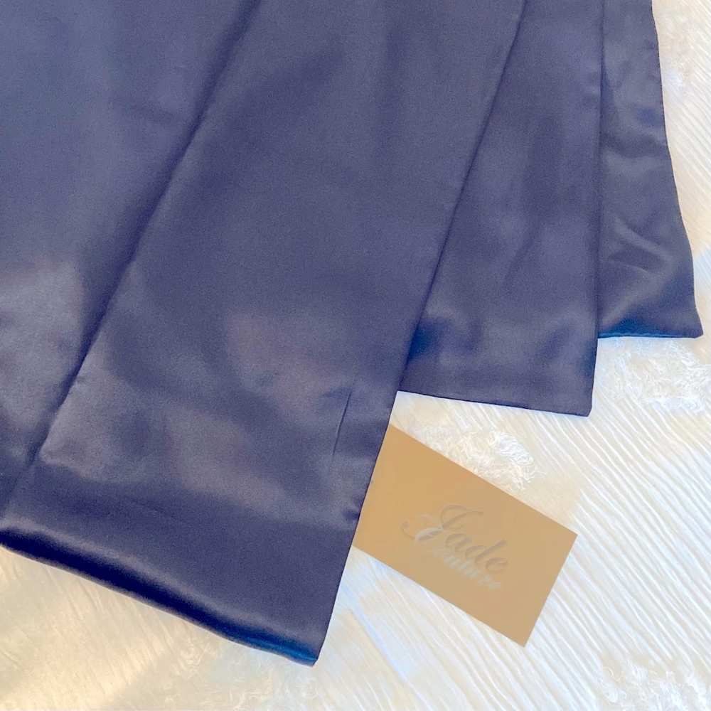 NWT 🌟 Jade Couture Satin Shawl